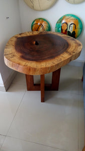 Mesa lateral parota/ Parota side table