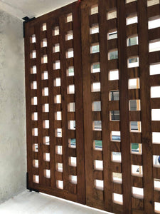 Puerta de madera para exteriores | Muebles en Riviera Maya