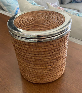 Cesto pino y acero con tapa/ Pine and steel basket with lid