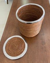 Cesto pino y acero con tapa/ Pine and steel basket with lid