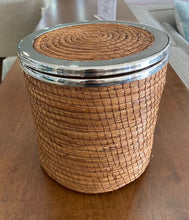 Cesto pino y acero con tapa/ Pine and steel basket with lid