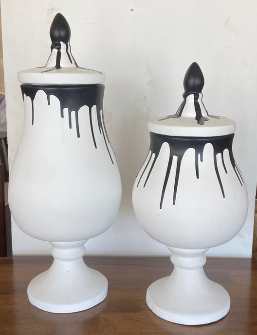 Set jarrones blanco y negro/ Black and white vase set