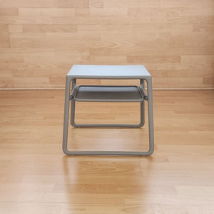 Mesa lateral exterior gris / Gray outdoor side table