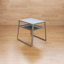 Mesa lateral exterior gris / Gray outdoor side table