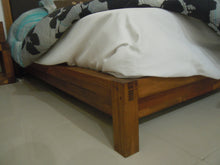 Base para cama hecha de madera sólida - muebles Playa del Carmen