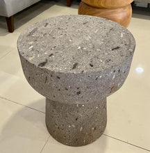 Taburete de roca volcánica/ Volcanic rock side table